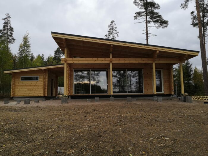 Hirsimökki Etelä-Karjala edestä 3