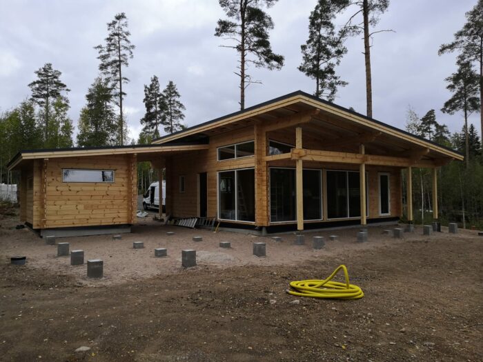 Hirsimökki Etelä-Karjala edestä 4